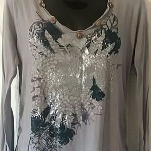 Super cute gray long sleeve shirt by Nine West.